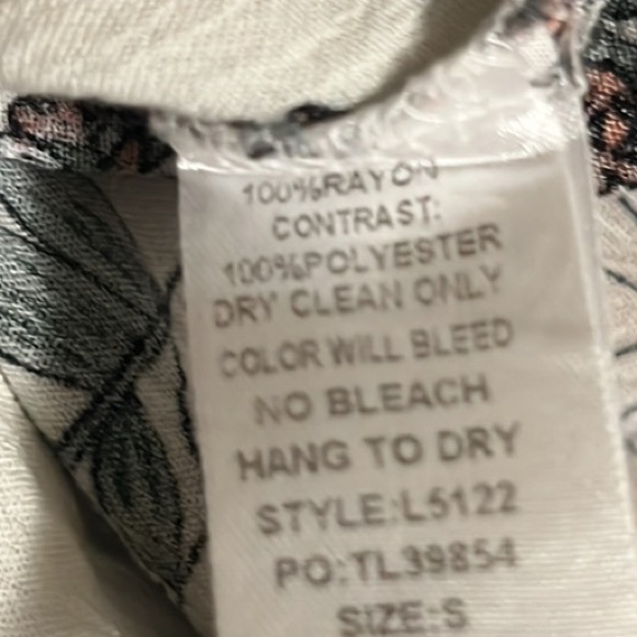 Bluheaven, Beautiful Butterfly, Floral Print Top, Multi Colors, Size Small - Picture 3 of 3